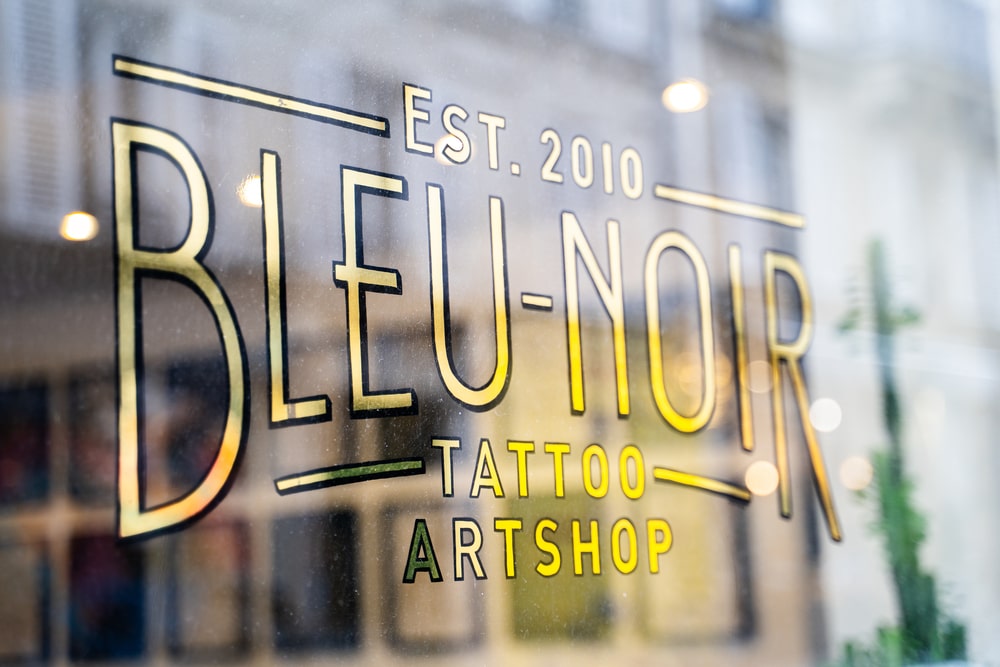 bleu noir tattoo